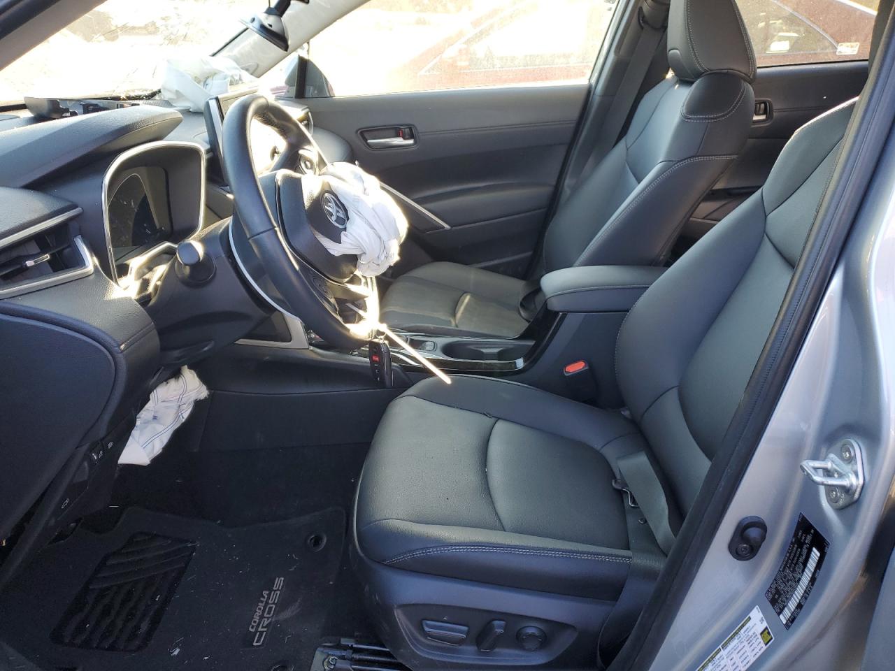 2022 TOYOTA COROLLA CROSS XLE VIN:7MUDAABG2NV043649