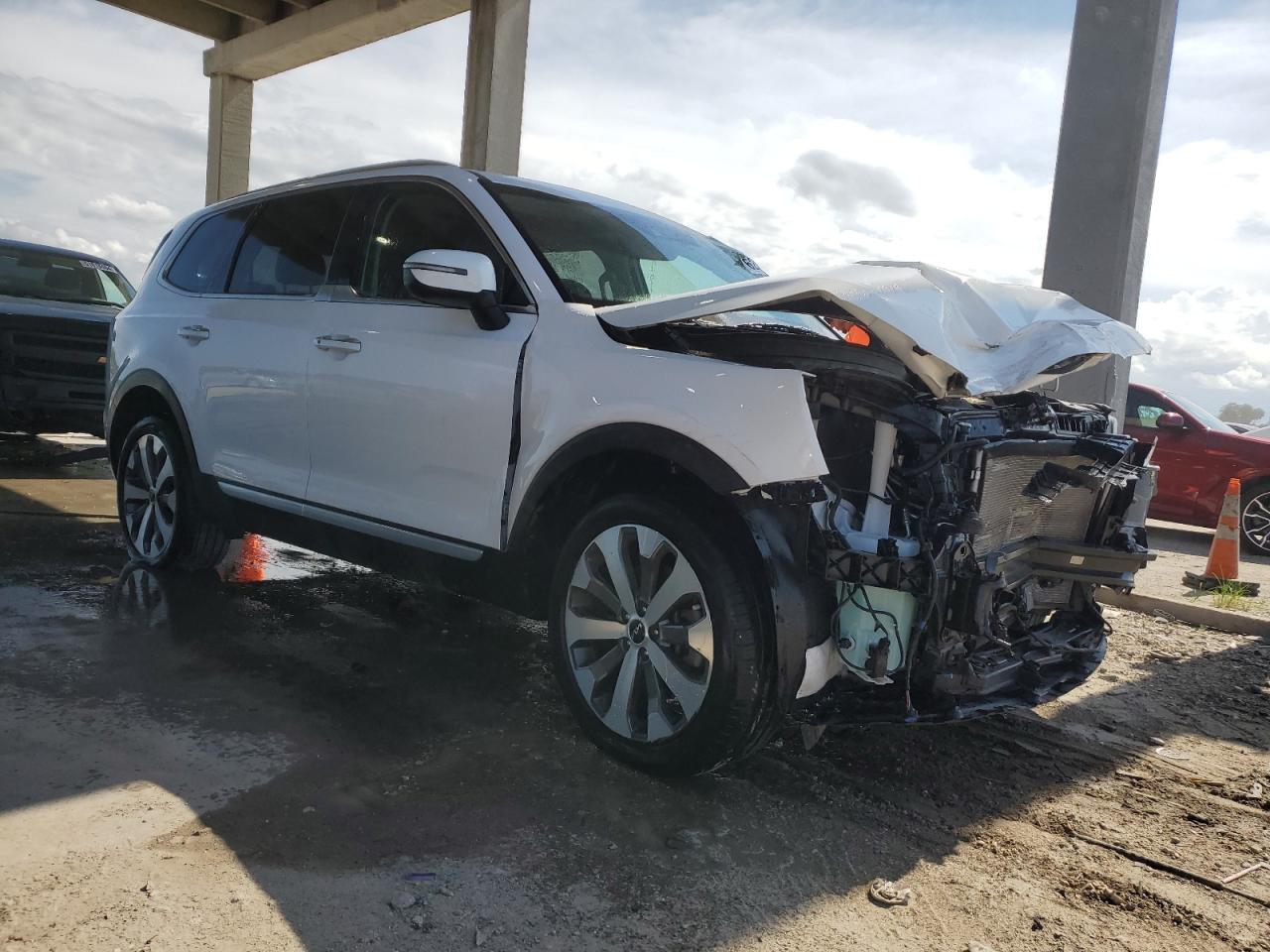 2022 KIA TELLURIDE S VIN:5XYP64HC8NG283736