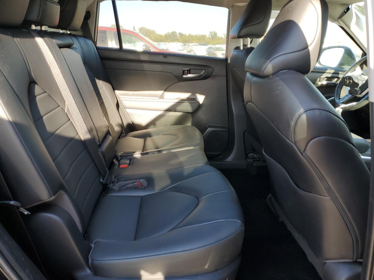 2022 TOYOTA HIGHLANDER XLE VIN:5TDGZRBH0NS588630