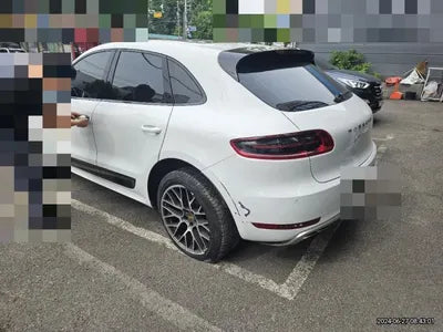 2016 Porsche Macan VIN: