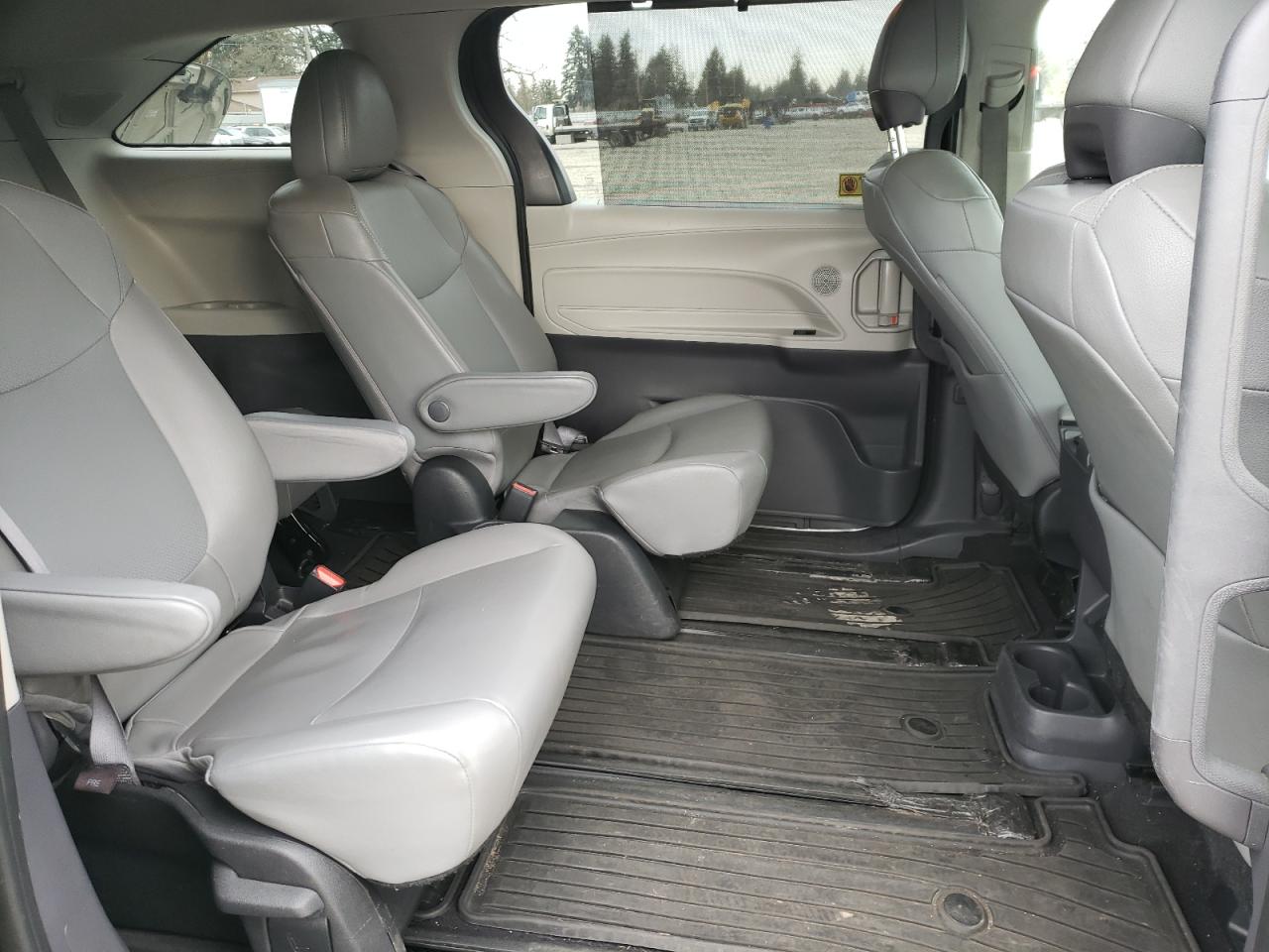 2022 TOYOTA SIENNA XLE VIN:5TDJSKFC5NS072375