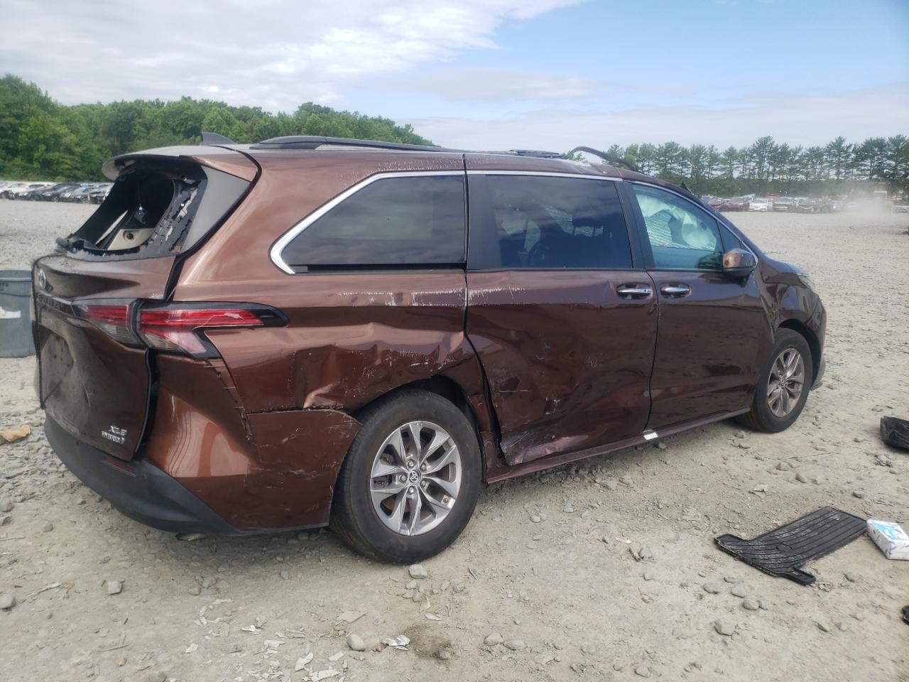 2022 TOYOTA SIENNA XLE VIN:5TDYSKFC4NS043805