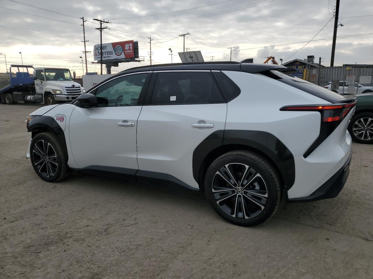 2023 TOYOTA BZ4X XLE VIN:JTMABACA0PA014400