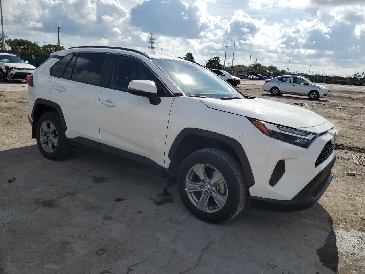 2024 TOYOTA RAV4 XLE VIN:2T3W1RFV9RW303043