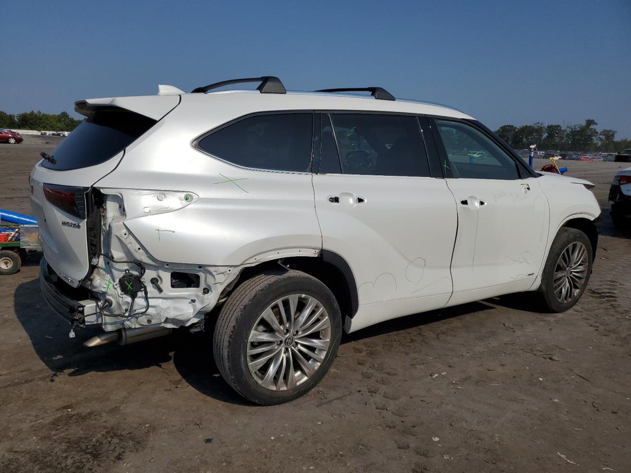 2022 TOYOTA HIGHLANDER HYBRID PLATINUM VIN:5TDEBRCH1NS075980