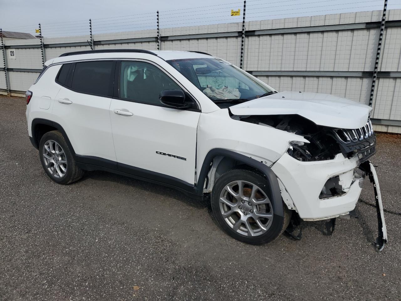 2022 JEEP COMPASS LATITUDE LUX VIN:3C4NJDFB4NT223476