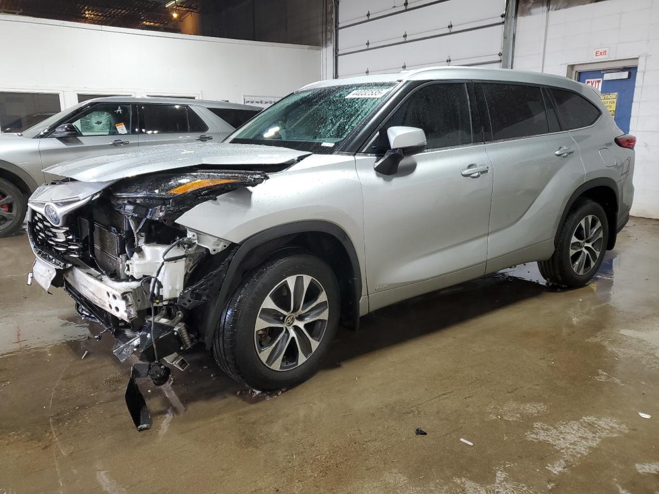2022 TOYOTA HIGHLANDER HYBRID XLE VIN:5TDGBRCH4NS559599