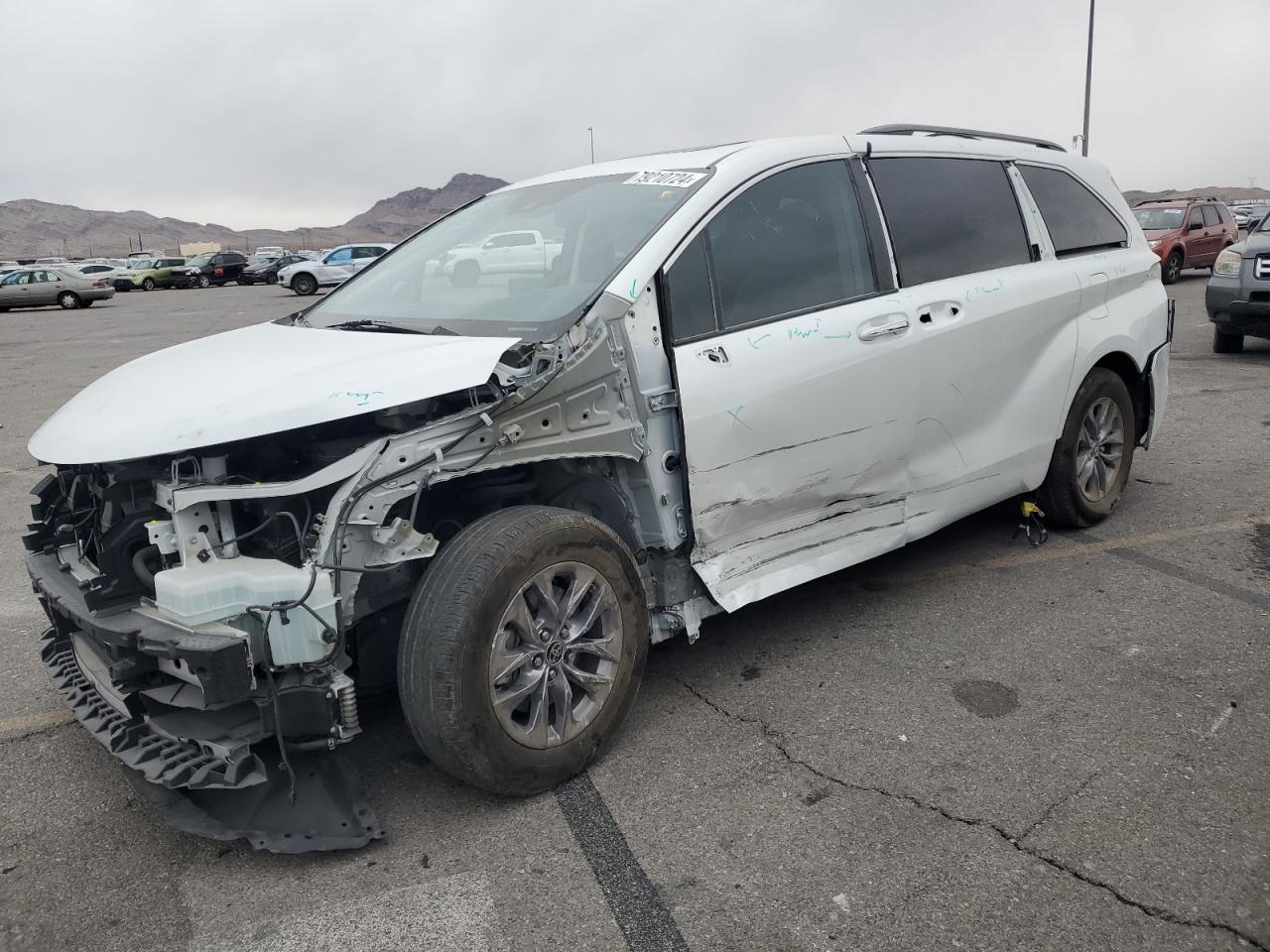 2022 TOYOTA SIENNA XLE VIN:5TDJRKEC2NS133436