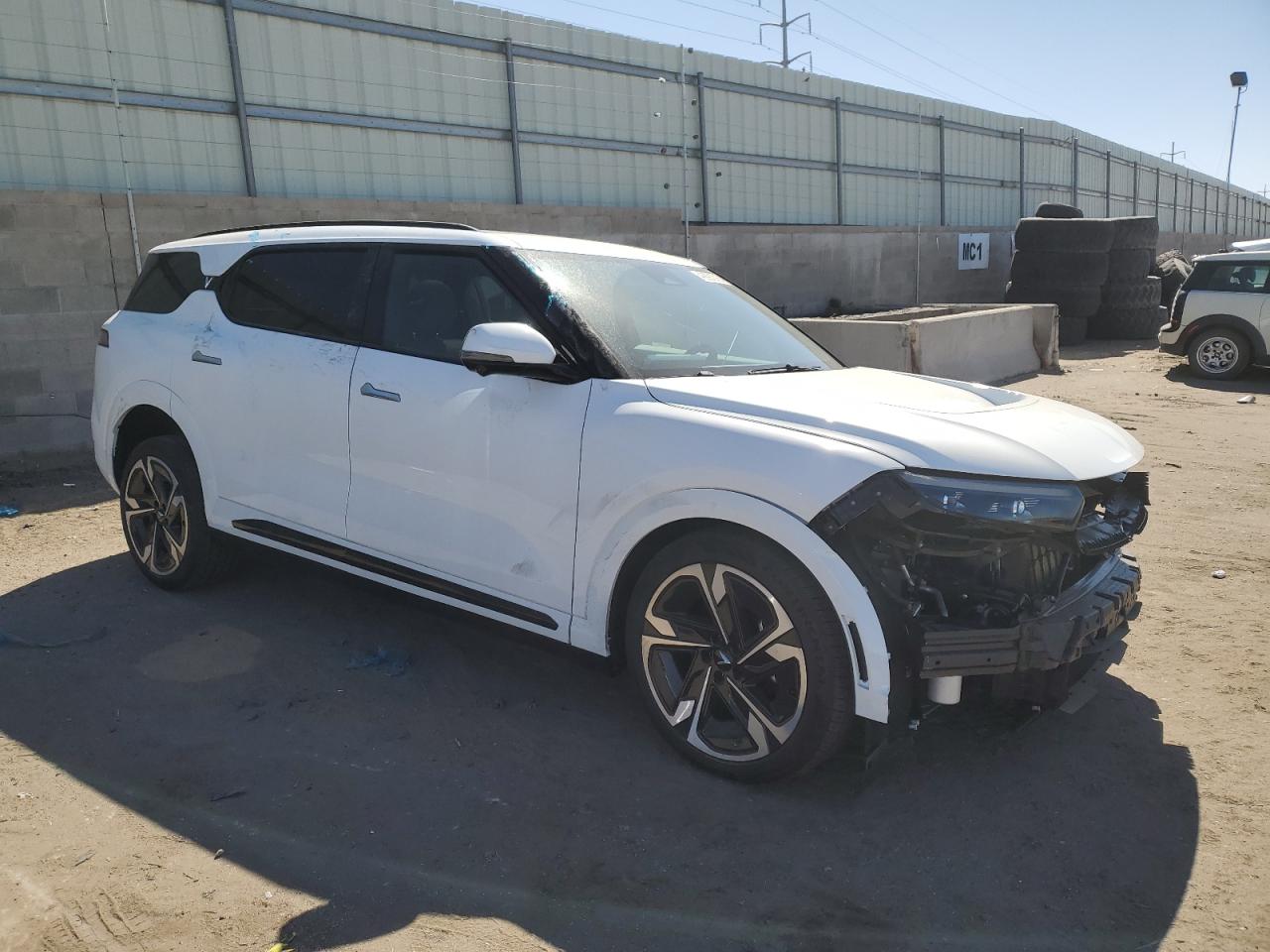 2024 VINFAST TRADING AND PRODUCTION LLC VF 9 PLUS VIN:RLLV2CJA8RH001233