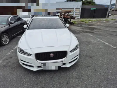 2017 Jaguar XE VIN: