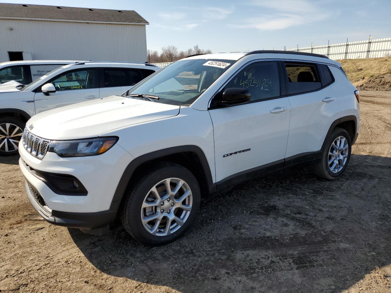 2024 JEEP COMPASS LATITUDE LUX VIN:3C4NJDFN9RT602103