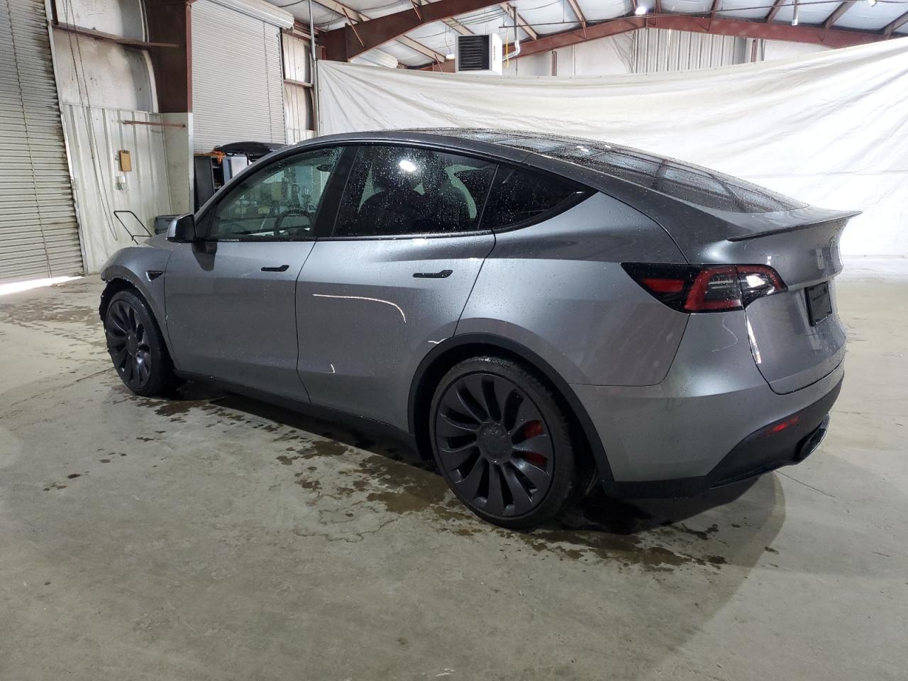 2024 TESLA MODEL Y  VIN:7SAYGDEF8RA323746