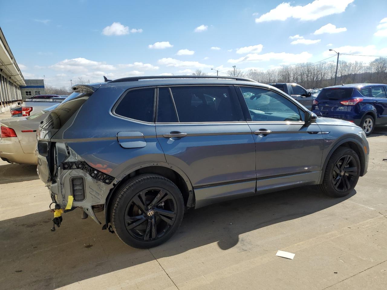 2023 VOLKSWAGEN TIGUAN SE R-LINE BLACK VIN:3VVCB7AX7PM139188