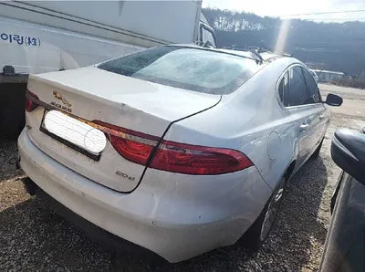 2016 Jaguar XF 000KMSAJBB4BN8GCY VIN:000KMSAJBB4BN8GCY