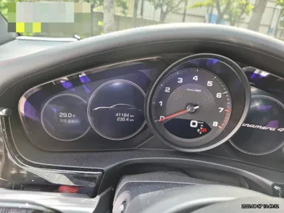 2018 Porsche Panamera VIN: