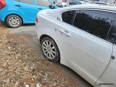 2016 Jaguar XE VIN: