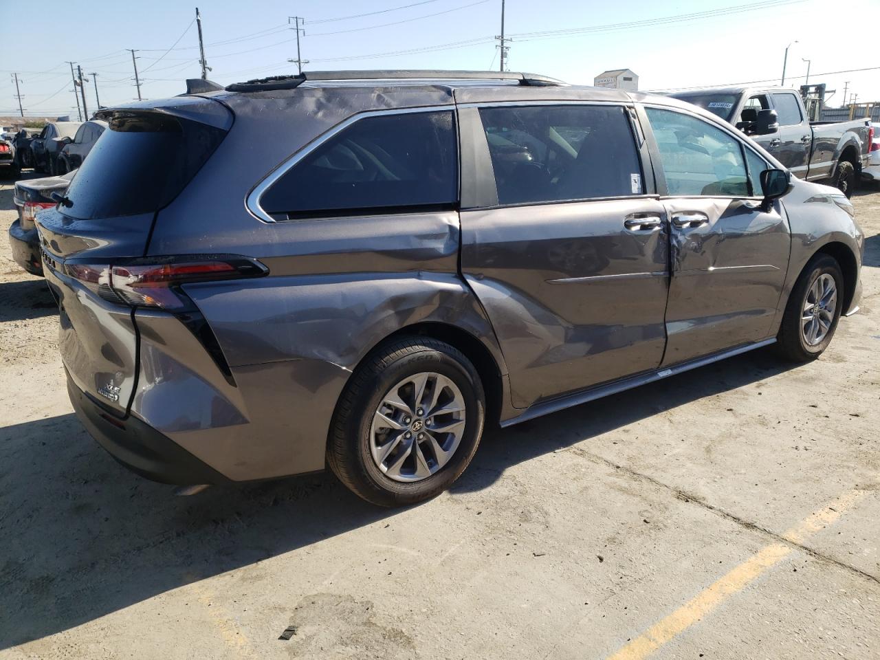 2024 TOYOTA SIENNA XLE VIN:5TDYRKECXRS193954