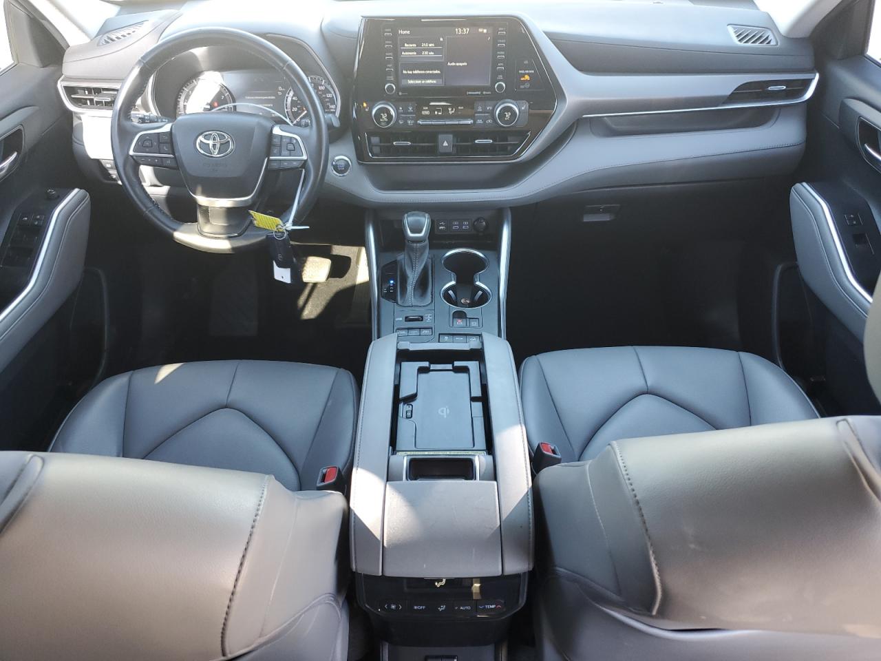 2022 TOYOTA HIGHLANDER XLE VIN:5TDGZRBH1NS594310