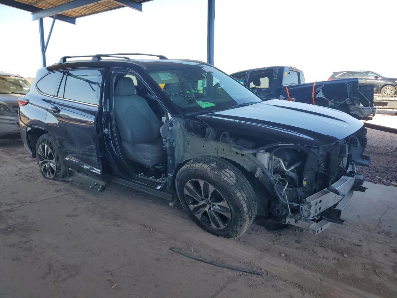 2022 TOYOTA HIGHLANDER XLE VIN:5TDHZRAH9NS093896