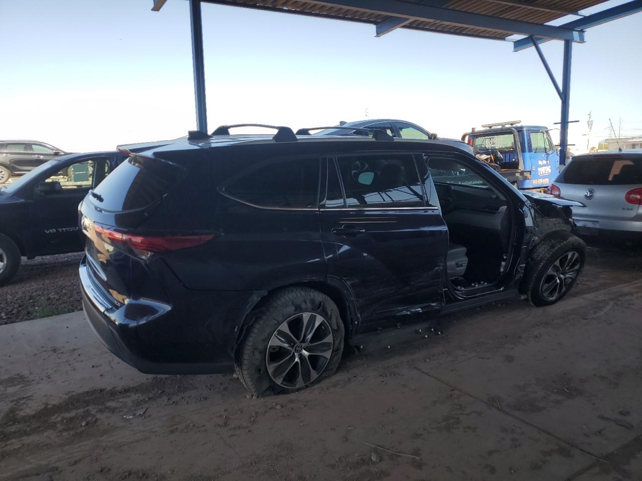 2022 TOYOTA HIGHLANDER XLE VIN:5TDHZRAH9NS093896
