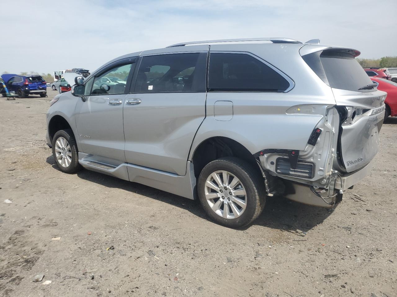 2024 TOYOTA SIENNA LIMITED VIN:5TDERKEC3RS196035