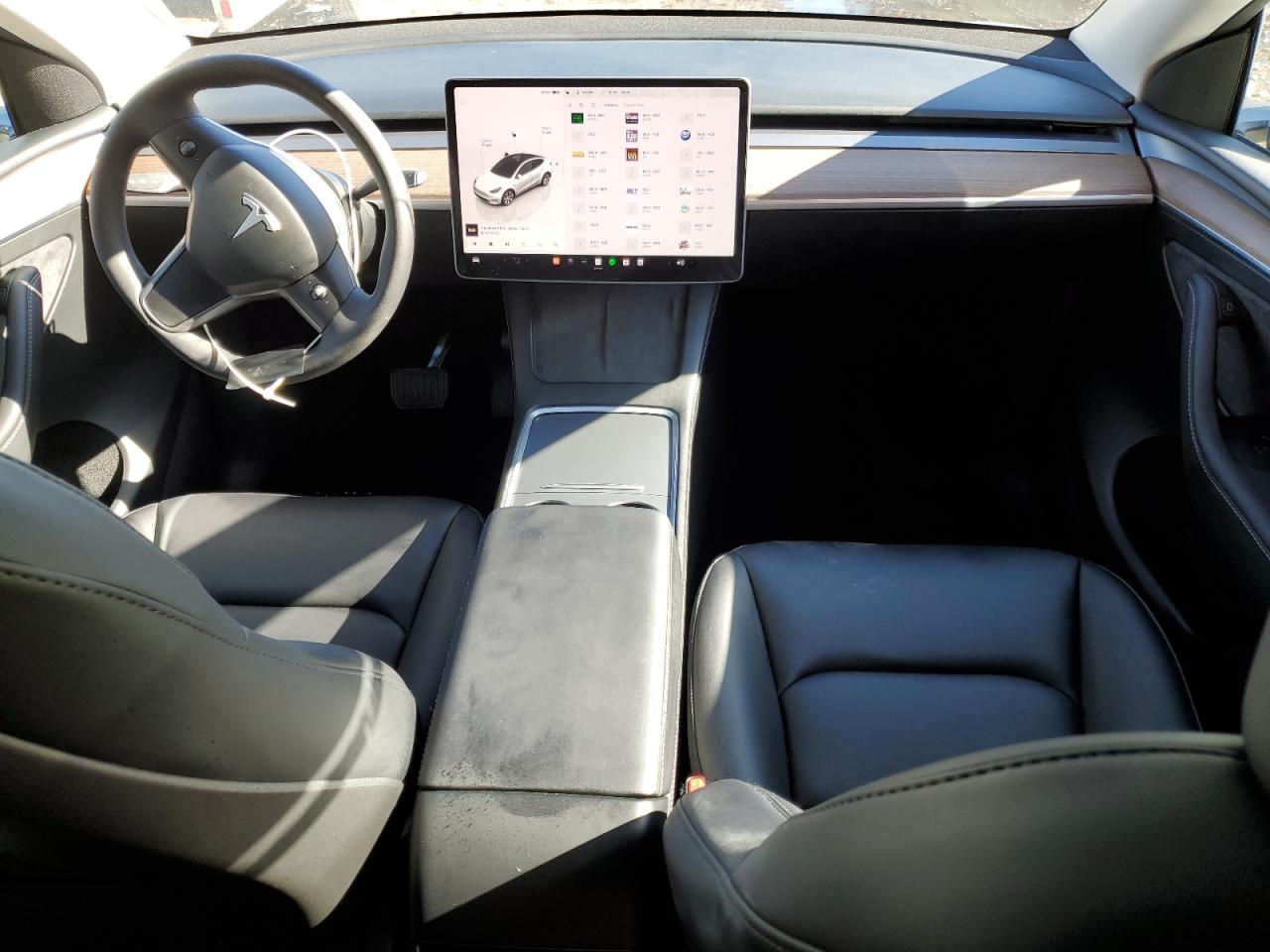 2024 TESLA MODEL Y  VIN:7SAYGAEE7RF091388