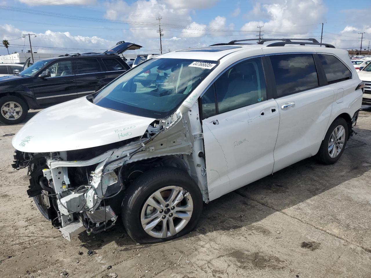 2023 TOYOTA SIENNA XLE VIN:5TDJRKEC2PS174278