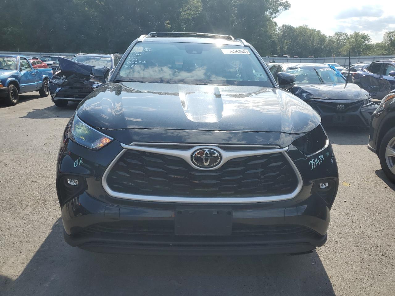 2022 TOYOTA HIGHLANDER XLE VIN:5TDHZRBH4NS581877