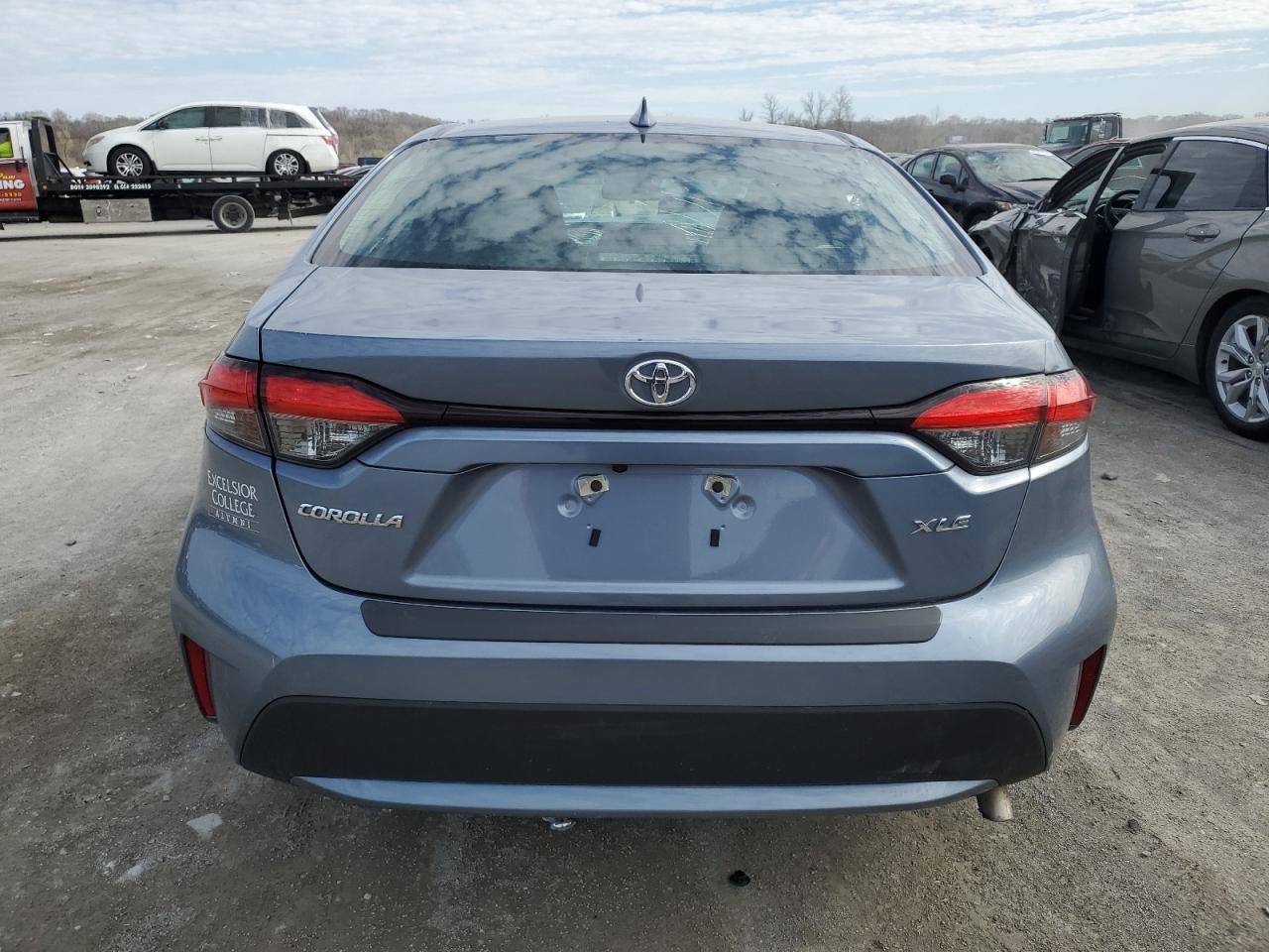 2022 TOYOTA COROLLA XLE VIN:5YFFPMAE1NP289510