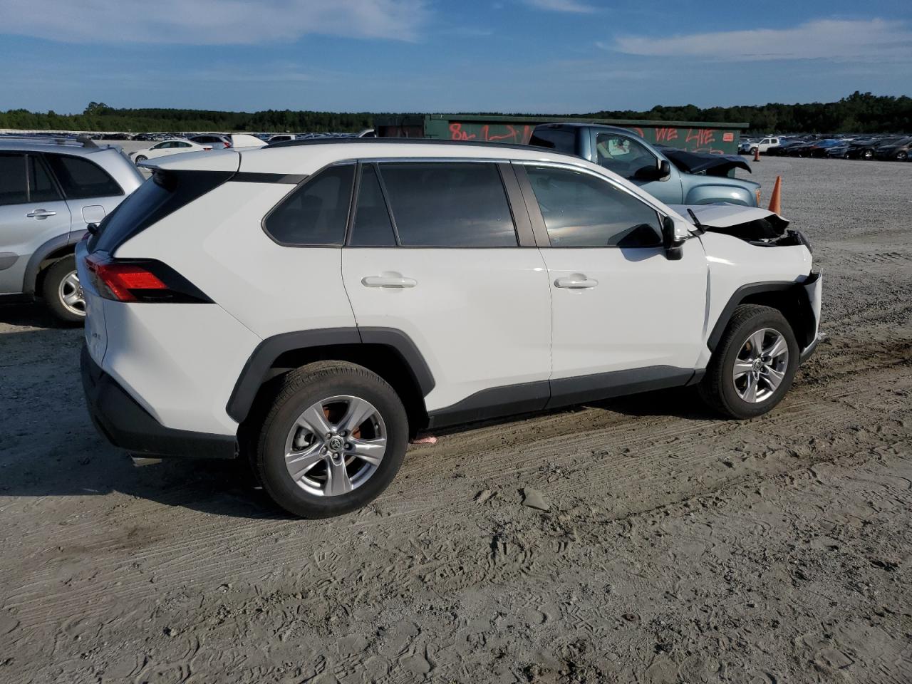 2022 TOYOTA RAV4 XLE VIN:2T3W1RFV7NC208380