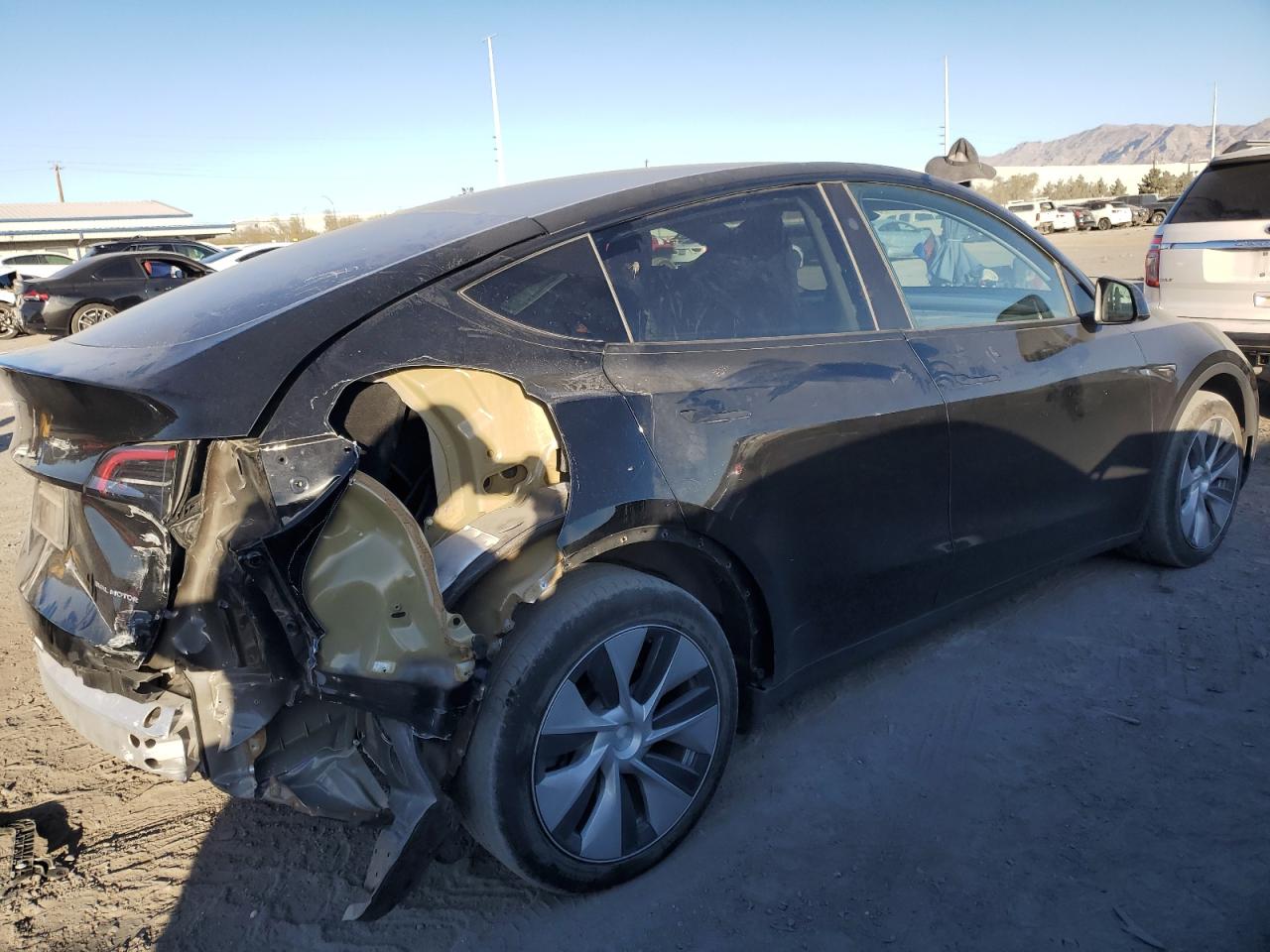 2023 TESLA MODEL Y  VIN:7SAYGDEE7PF835022