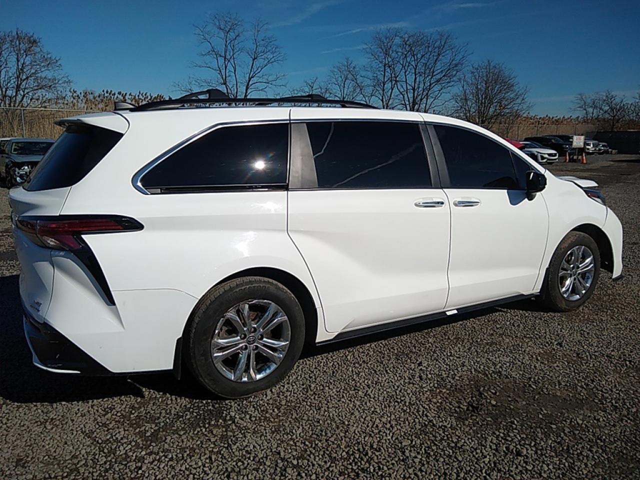 2022 TOYOTA SIENNA XSE VIN:5TDDSKFC7NS051184