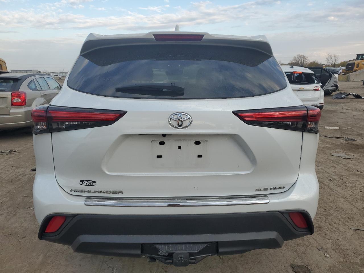 2022 TOYOTA HIGHLANDER XLE VIN:5TDHZRBH6NS176507