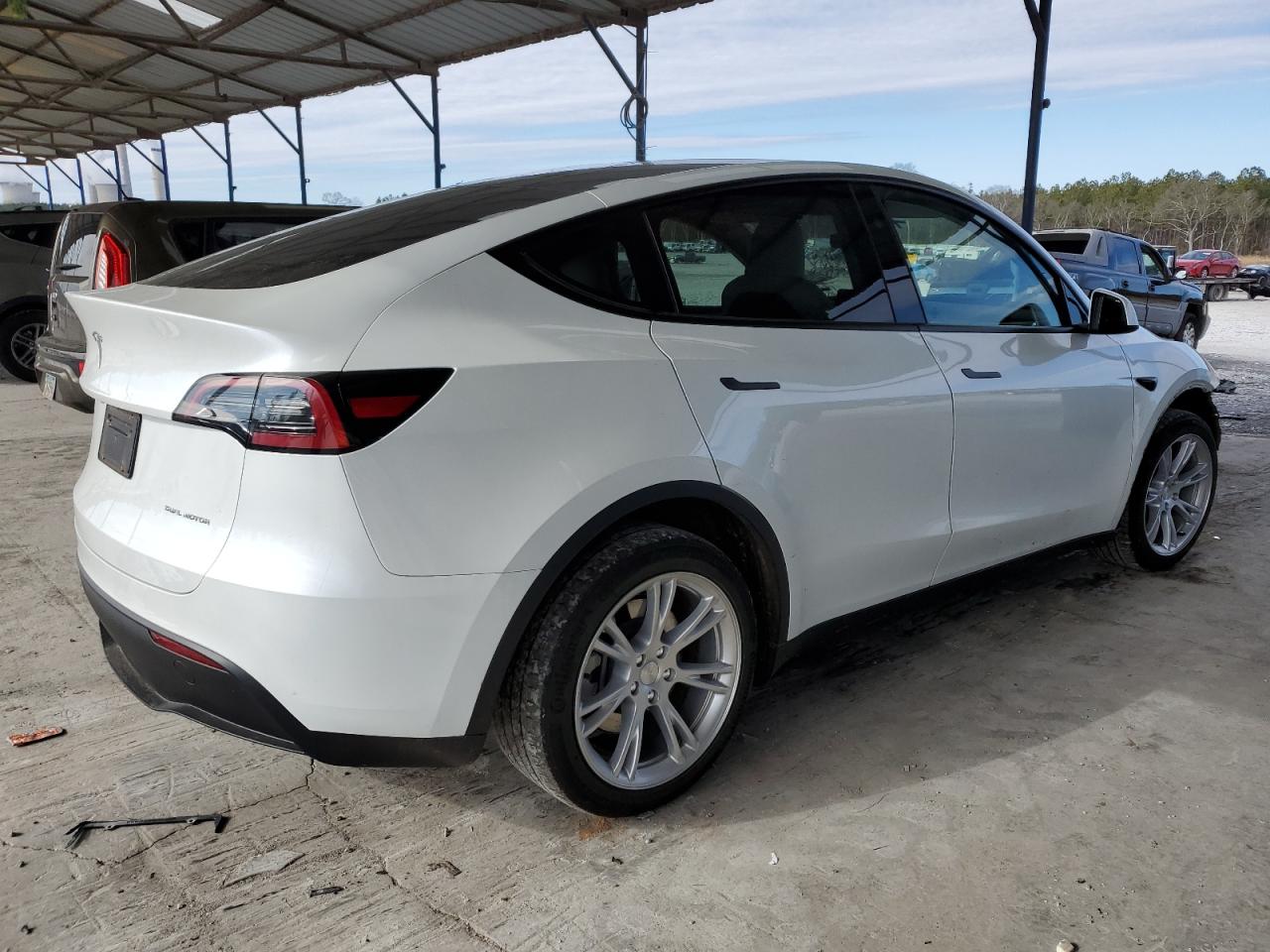 2024 TESLA MODEL Y  VIN:7SAYGDEE9RA225736