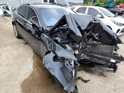 2016 Jaguar XF VIN: