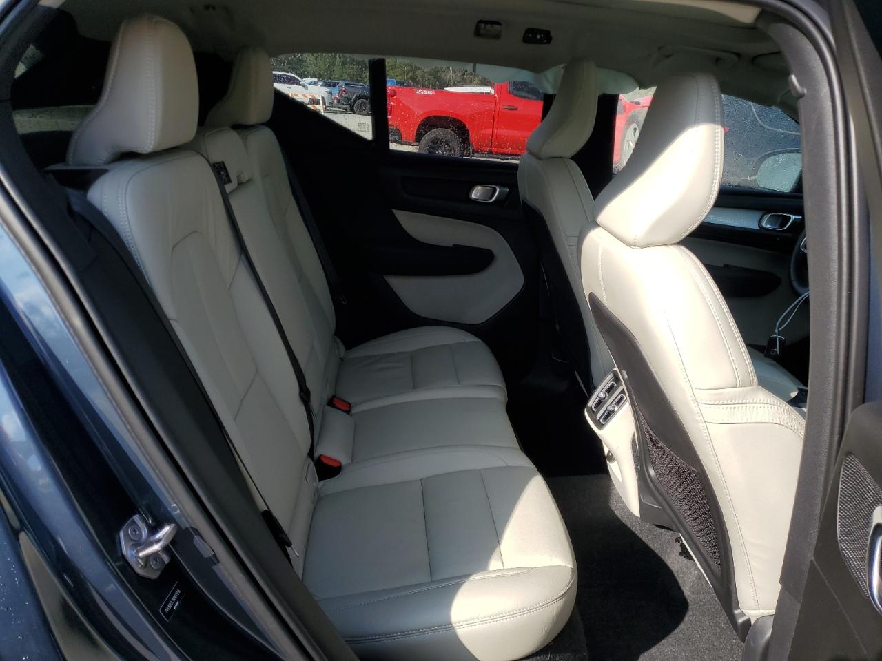 2022 VOLVO XC40 T5 MOMENTUM VIN:YV4162UK3N2647916