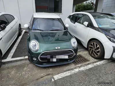 2018 MINI Cooper VIN: