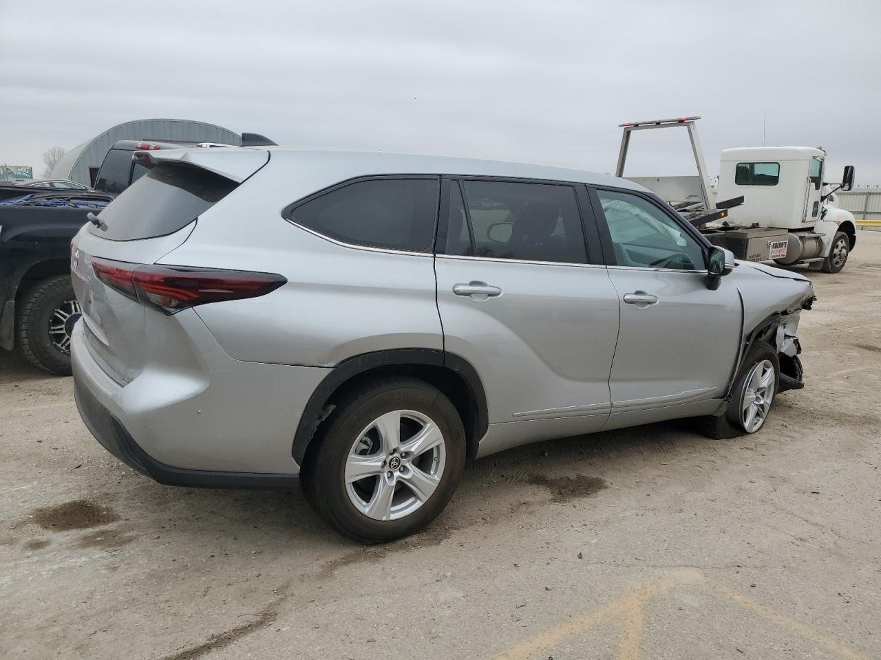 2024 TOYOTA HIGHLANDER LE VIN:5TDKDRAHXRS050484