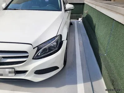 2016 Mercedes-Benz C 200 VIN: