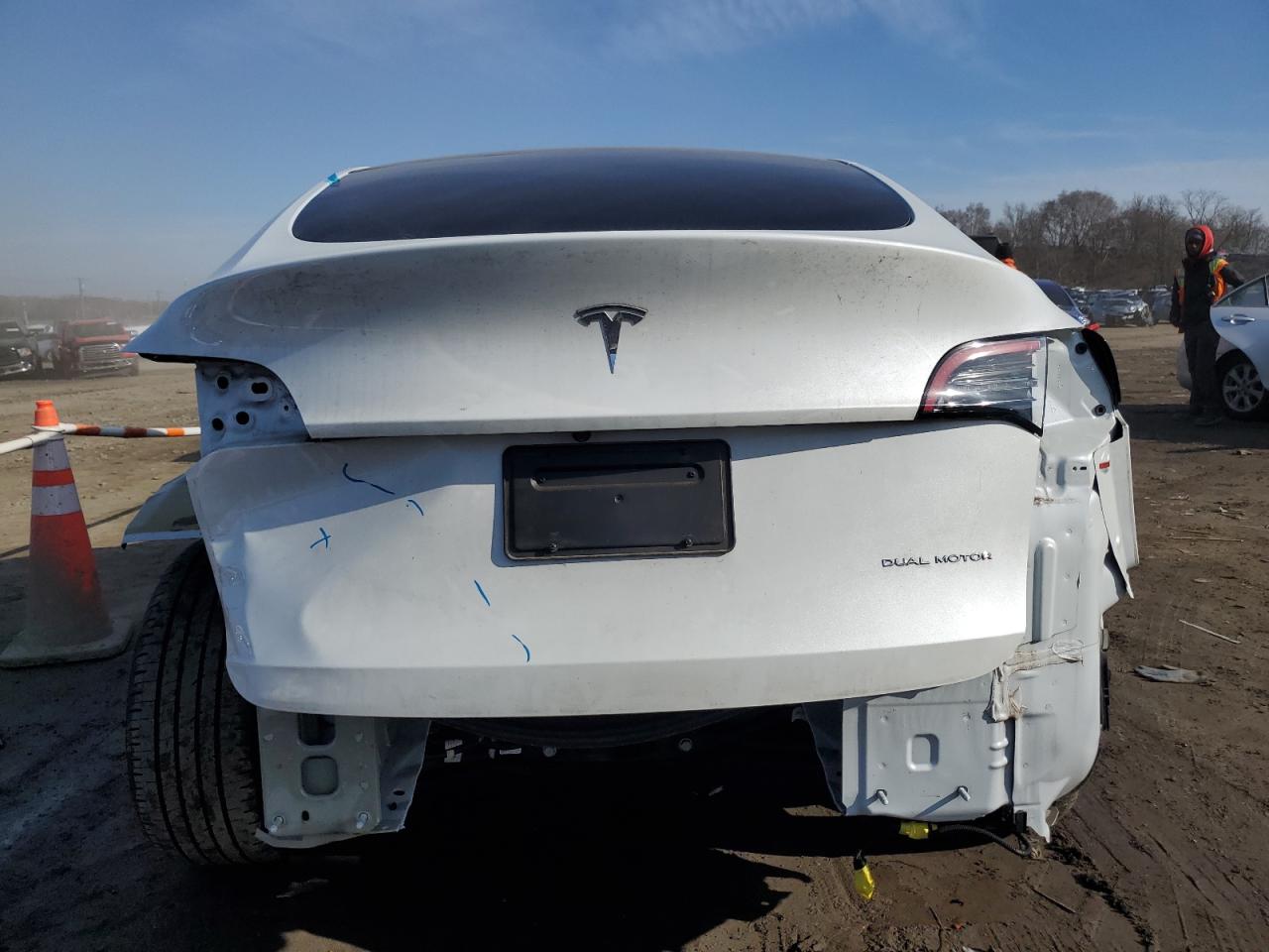 2022 TESLA MODEL Y  VIN:7SAYGAEE9NF489339