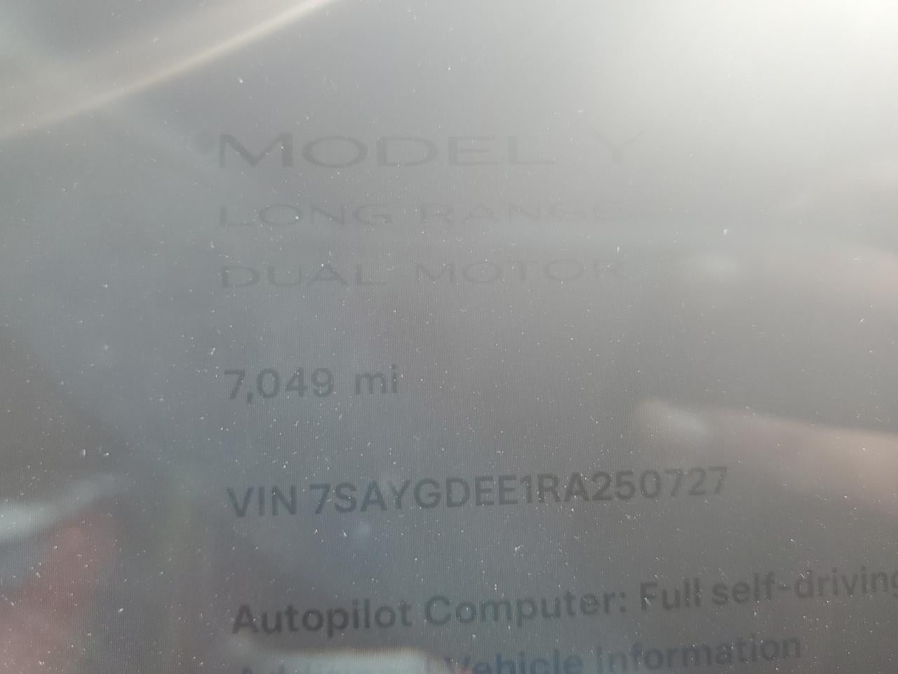 2024 TESLA MODEL Y  VIN:7SAYGDEE1RA250727