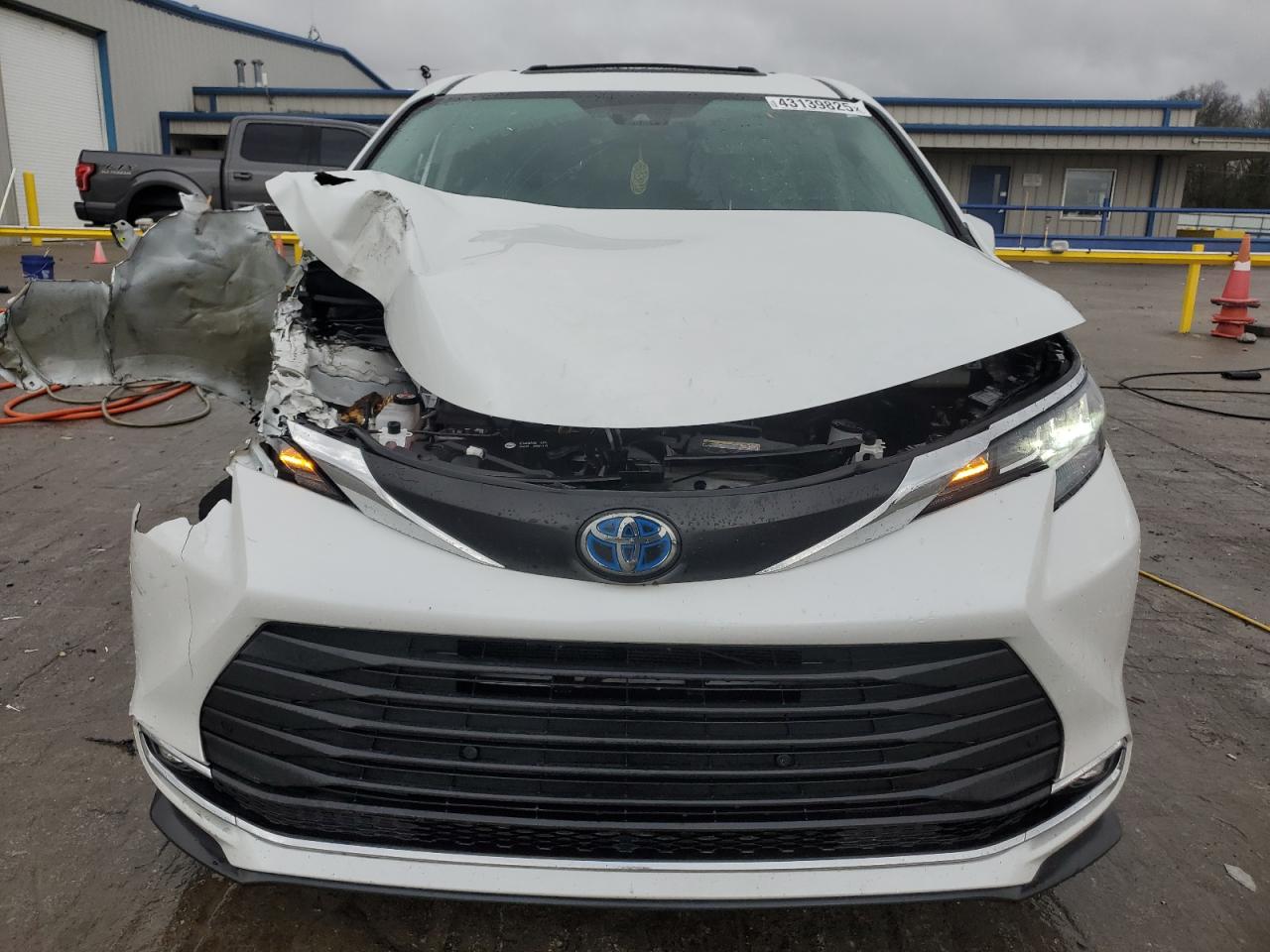 2022 TOYOTA SIENNA XLE VIN:5TDYRKEC3NS135050