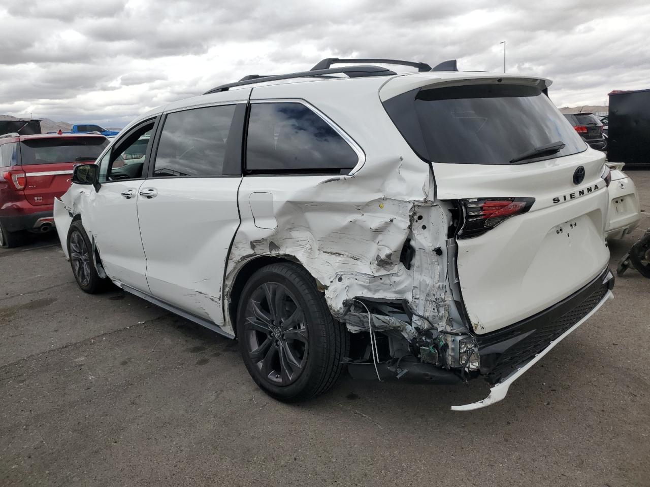 2024 TOYOTA SIENNA XSE VIN:5TDCRKEC0RS213915
