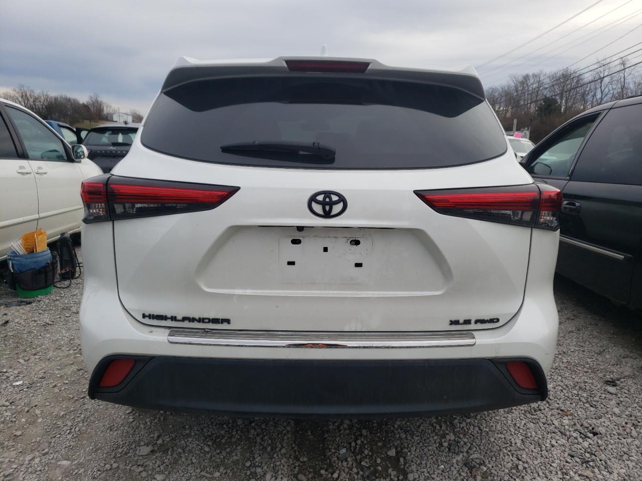 2022 TOYOTA HIGHLANDER XLE VIN:5TDHZRBH6NS560268