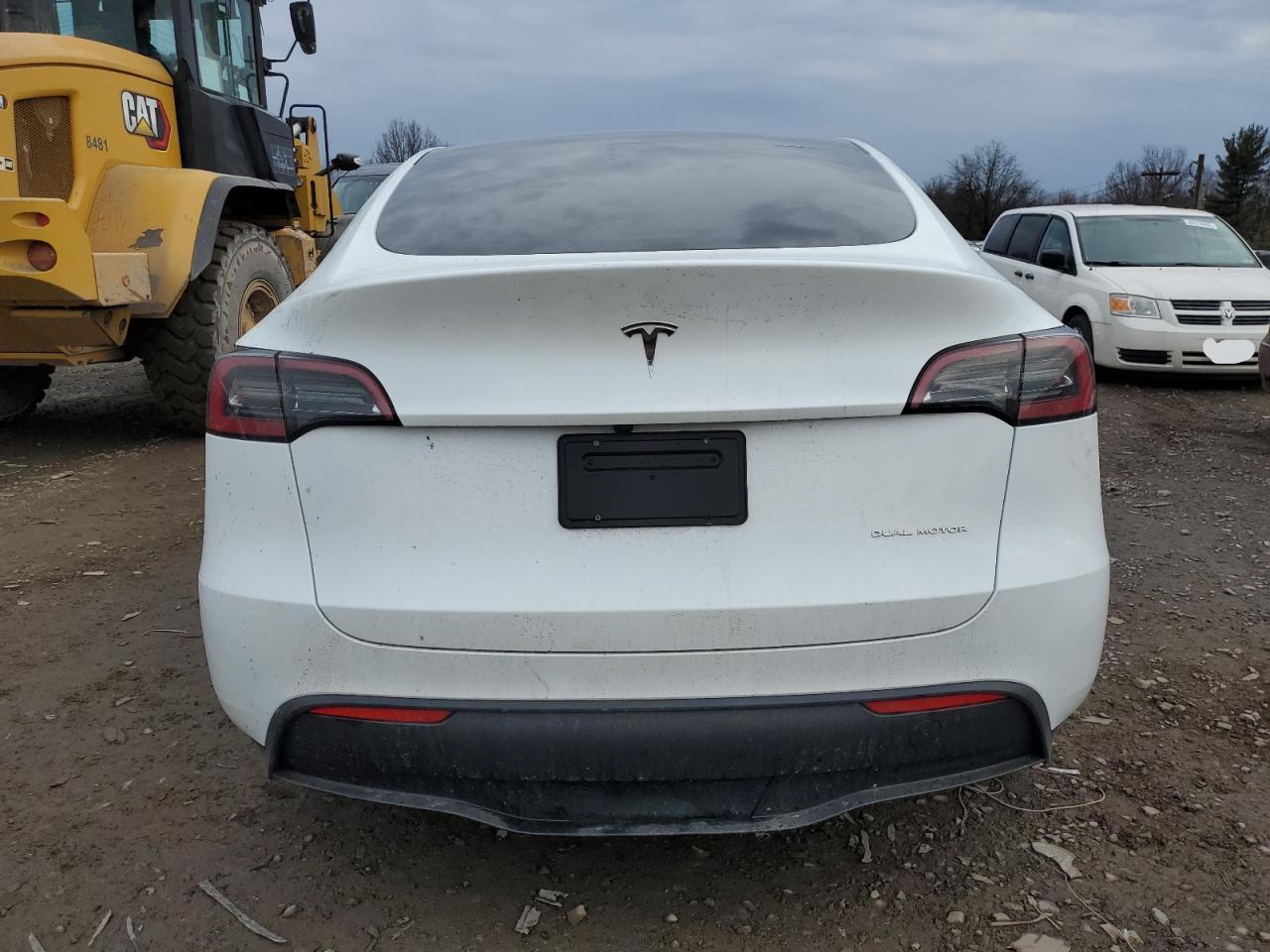 2024 TESLA MODEL Y  VIN:7SAYGDEE7RA234919