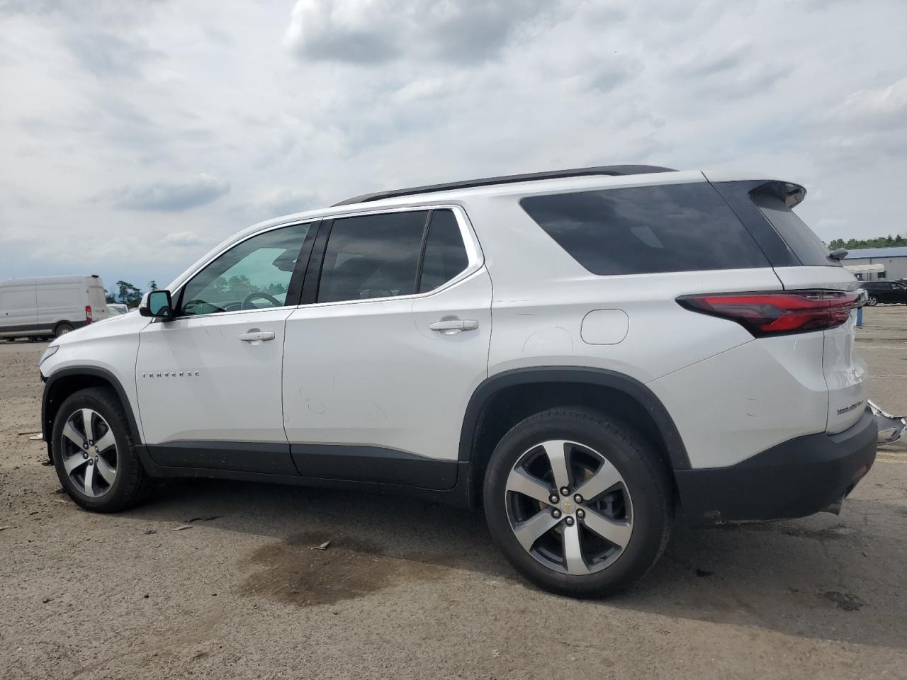 2022 CHEVROLET TRAVERSE LT VIN:1GNEVHKW5NJ135832