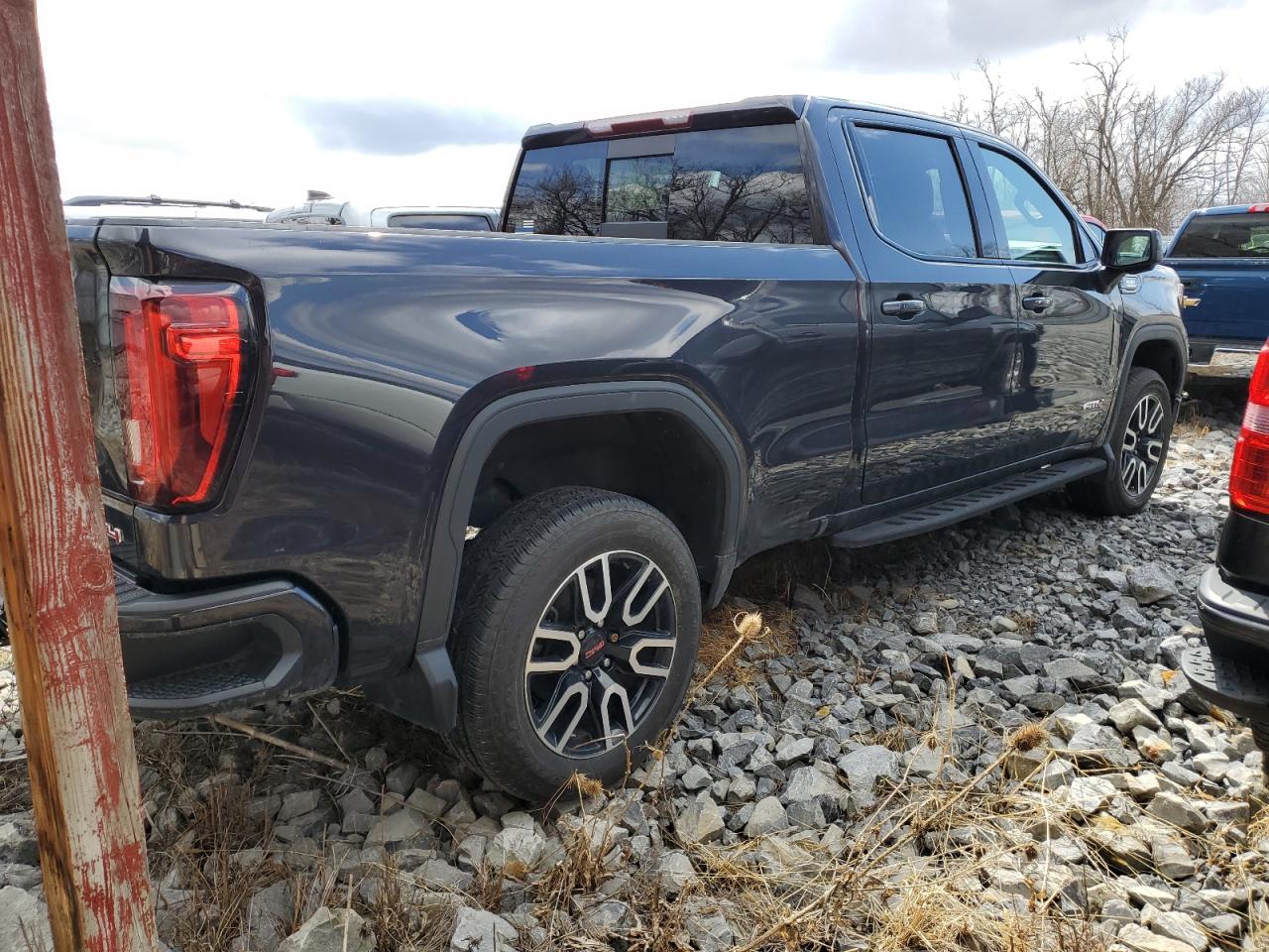 2022 GMC SIERRA K1500 AT4 VIN:1GTUUEETXNZ520456