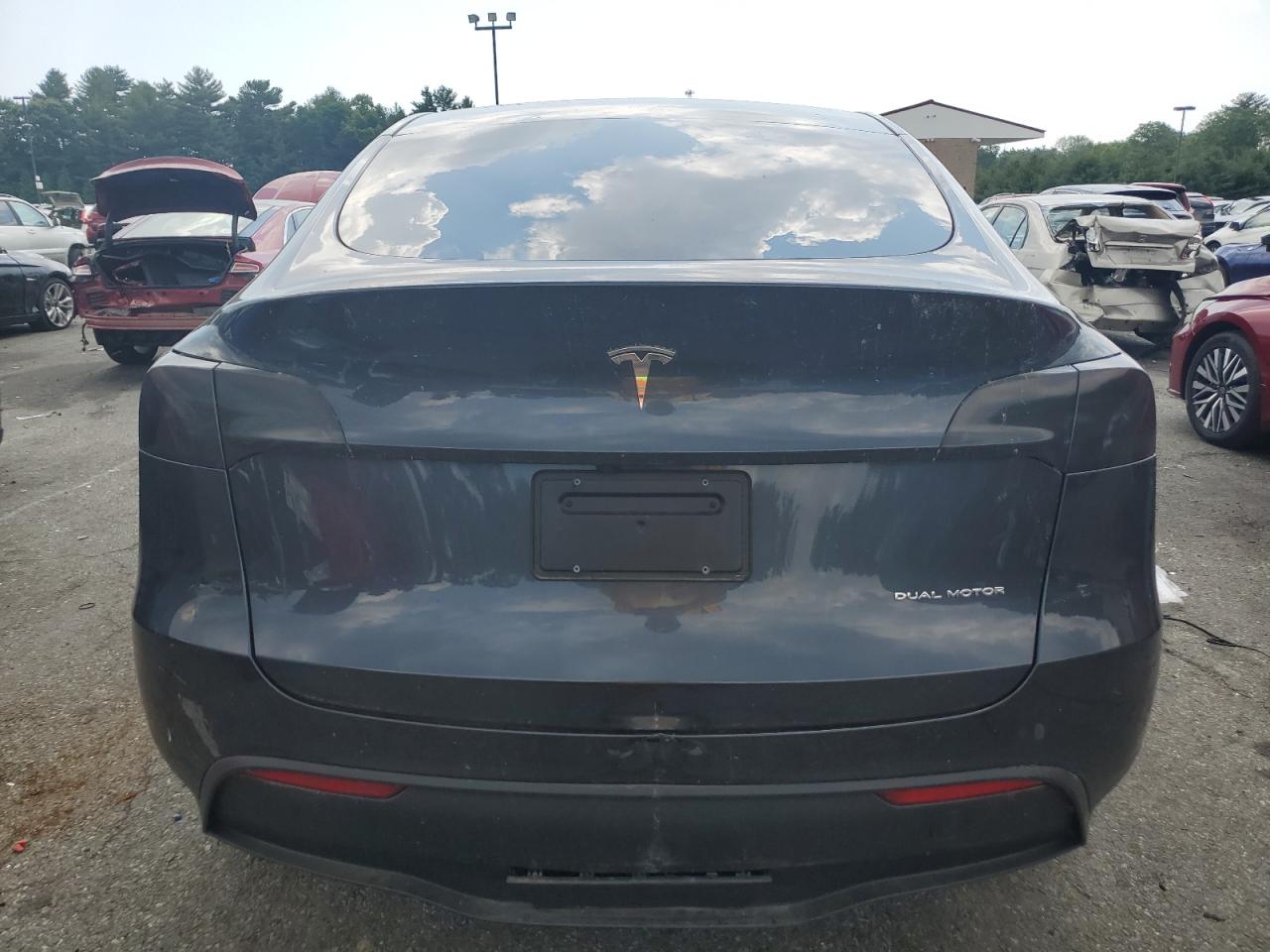 2024 TESLA MODEL Y  VIN:7SAYGDEE9RA227129