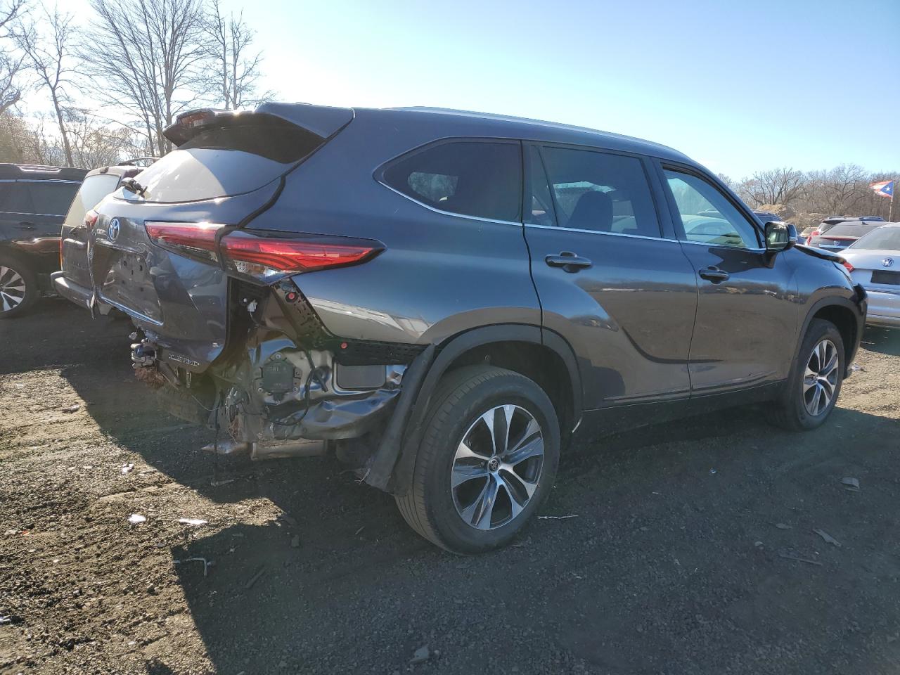 2022 TOYOTA HIGHLANDER XLE VIN:5TDHZRBH1NS582470