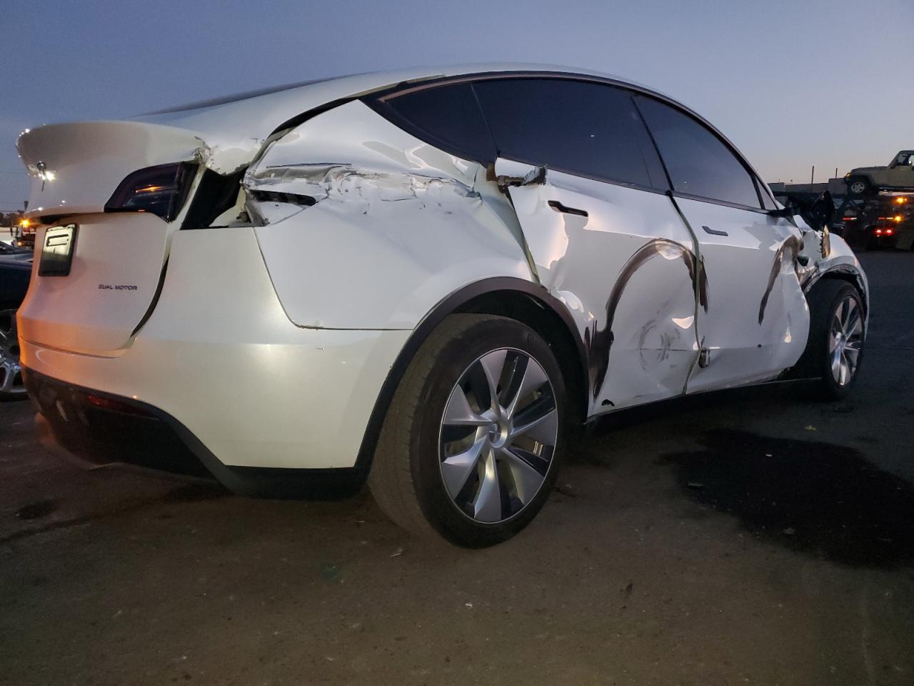 2023 TESLA MODEL Y  VIN:7SAYGDEE5PF867869
